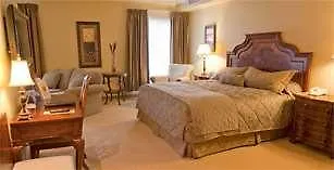 Hotel Brossard 3*,  Kanada