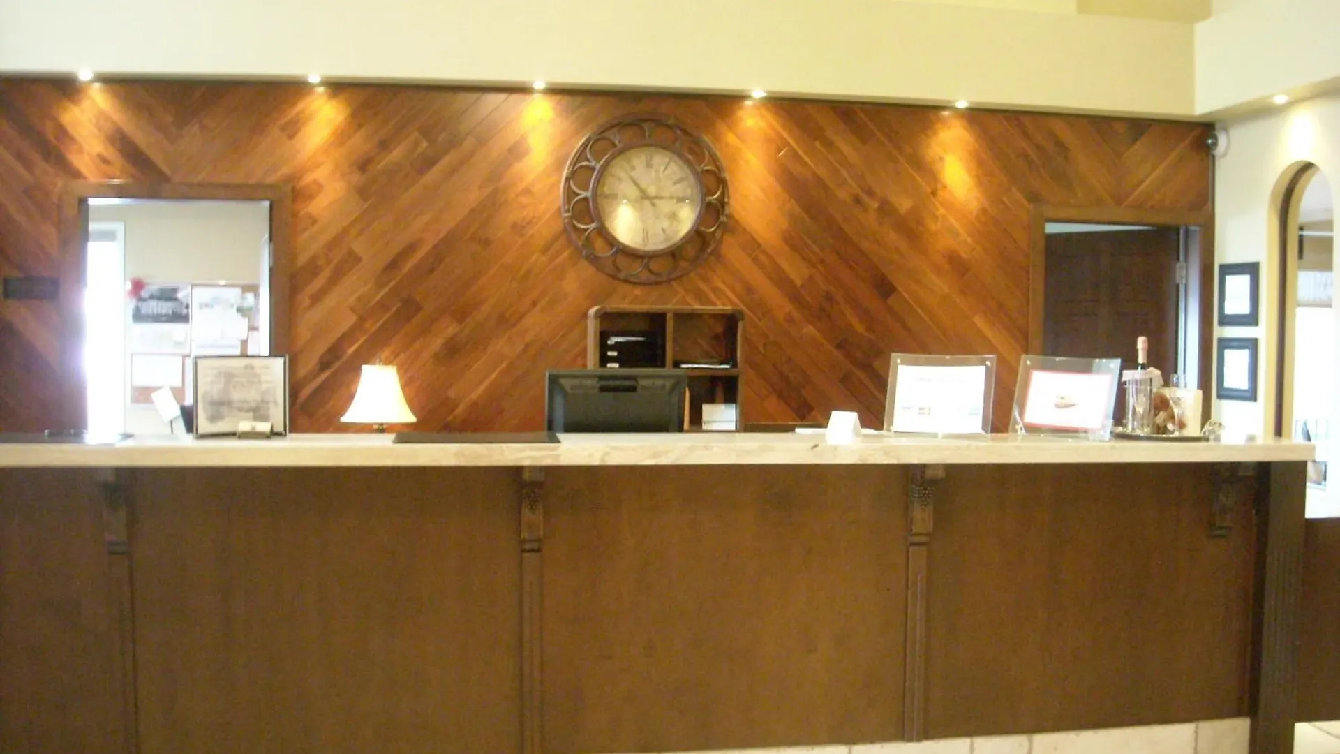 Hotel Brossard 3*,