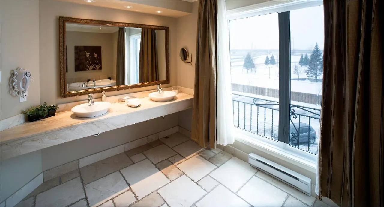 Hotel Brossard 3*,  Kanada